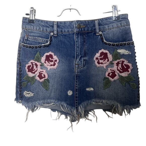 Free People Embroidered Floral Distressed Denim Mini Skirt Size 26 Wild Rose - Picture 1 of 7